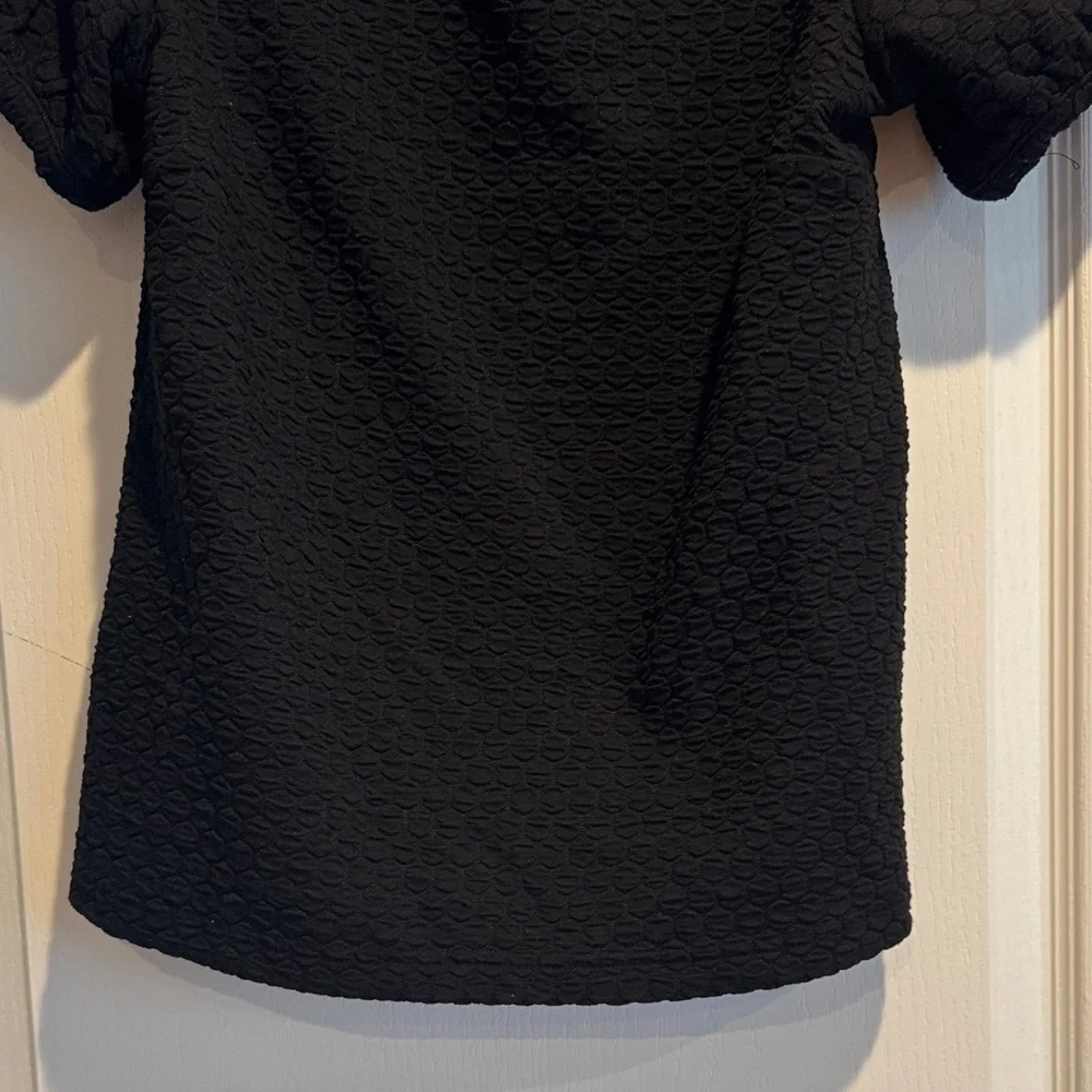 Elegant Black Textured Women's Blouse - Picture 5 of 8